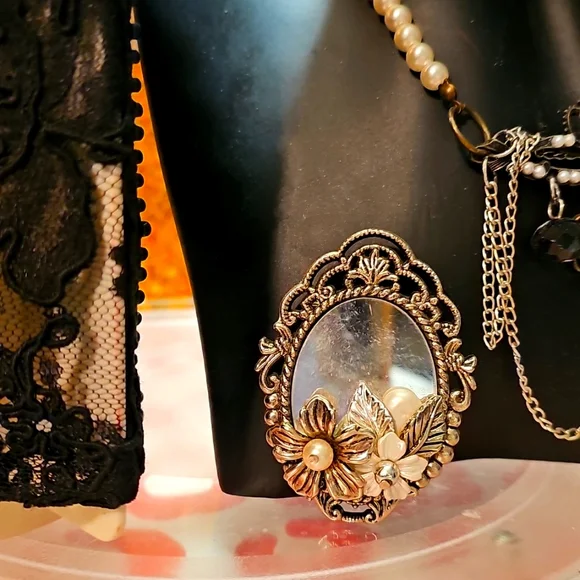 Black W/ Silver Tones jewlery set. Necklace, bracelet, earrings, Brooch, Ring - Picture 4 of 11